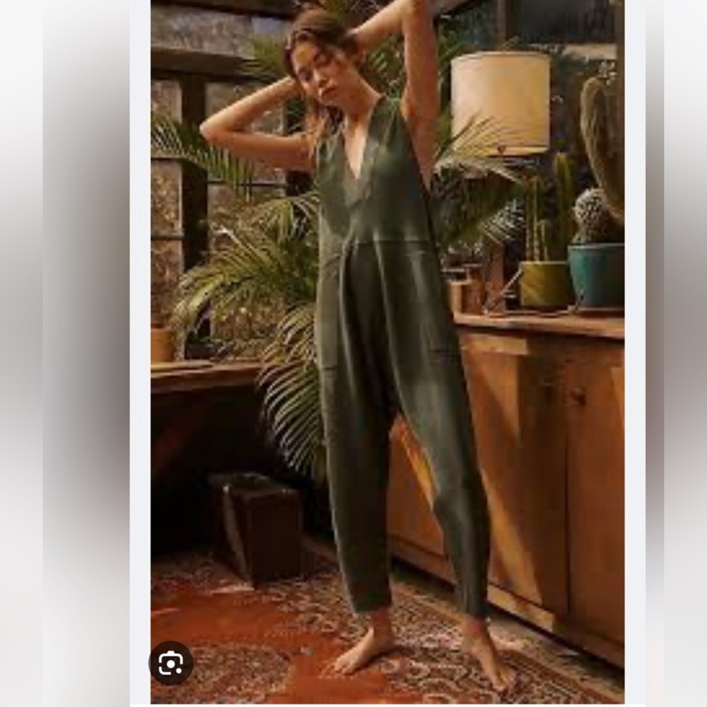 What’s up Onesie by Free people in size S
in Spruce 🌲 ON HOLD ❤️ - Picture 10 of 10